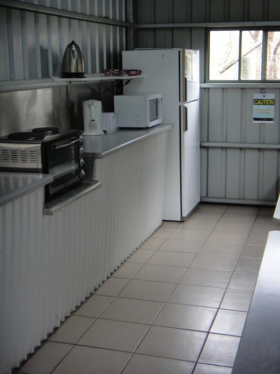 Готель Lake Albert Caravan Park Meningie Екстер'єр фото
