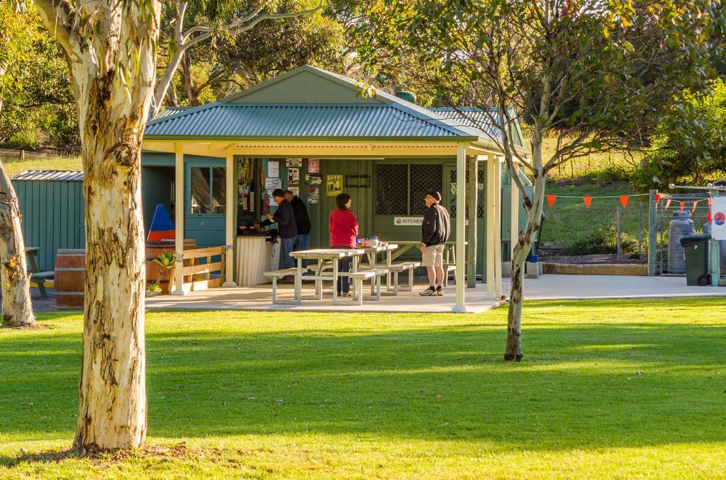 Готель Lake Albert Caravan Park Meningie Екстер'єр фото