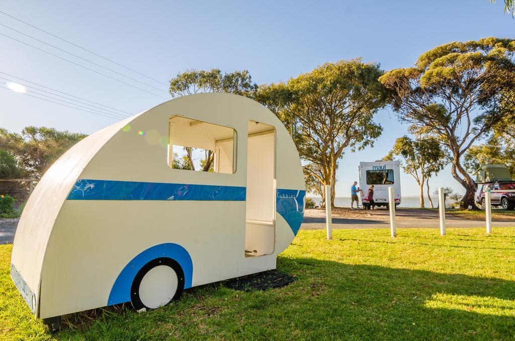 Готель Lake Albert Caravan Park Meningie Екстер'єр фото