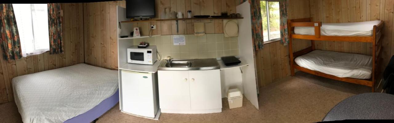 Готель Lake Albert Caravan Park Meningie Екстер'єр фото